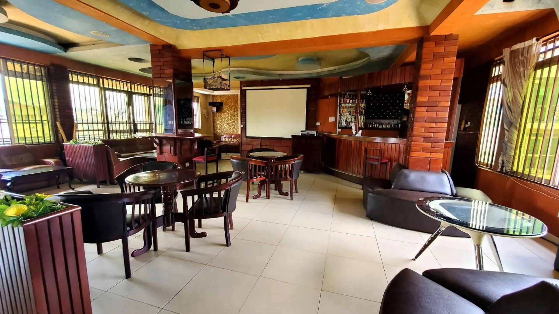 *** Szálloda Chello Suites Kampala Uganda